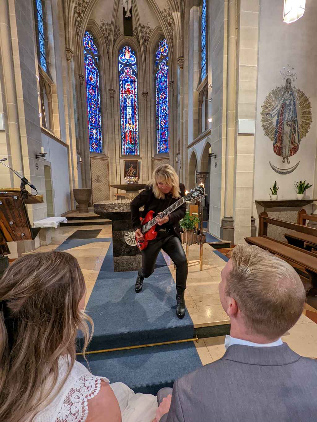 Gitarrensolo zur Trauung in der Kirche mit Musikerin Gabi Frentzen